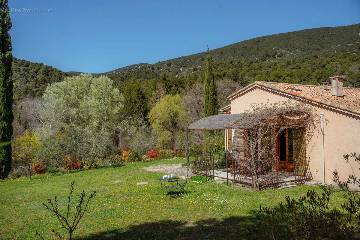 Maison à VAUGINES