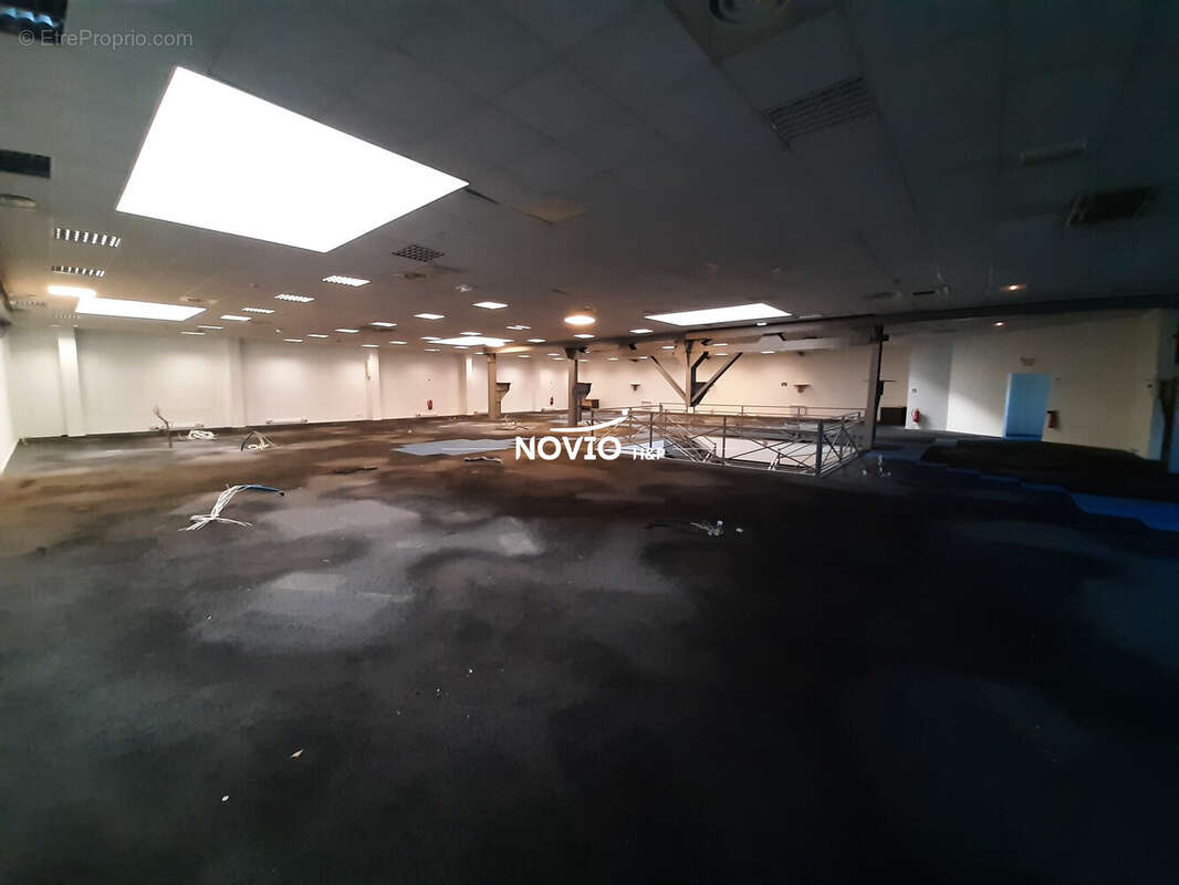 Commerce 2 130 m² à vendre à Jaunay-Clan (86130) - photo 2