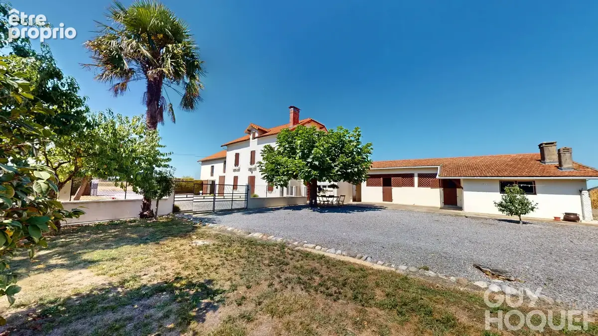 Maison familiale avec dépendances - photo 2