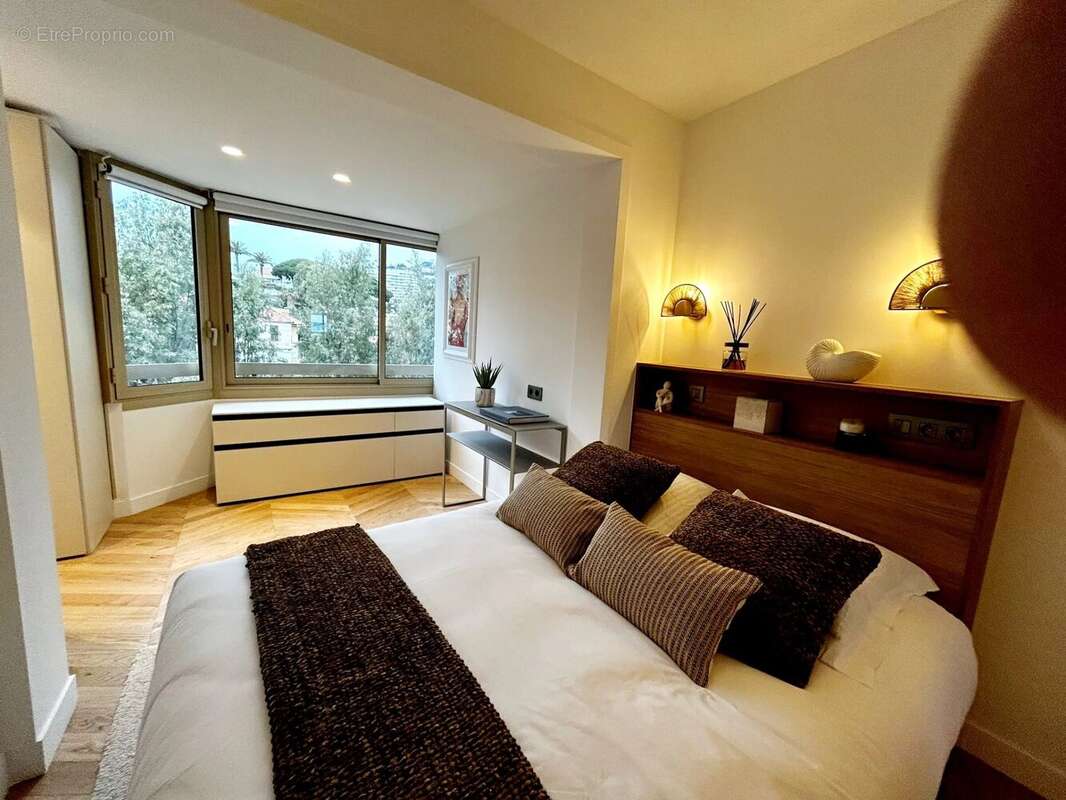 A vendre à Cannes Résidence de Standing - Vue Mer - Magnifique  4 pièces de 100 m² - photo 13