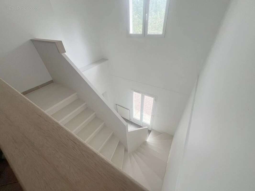 Un Havre de Paix - Maison Familiale Rénovée dans un Parc Boisé et Intime - photo 11