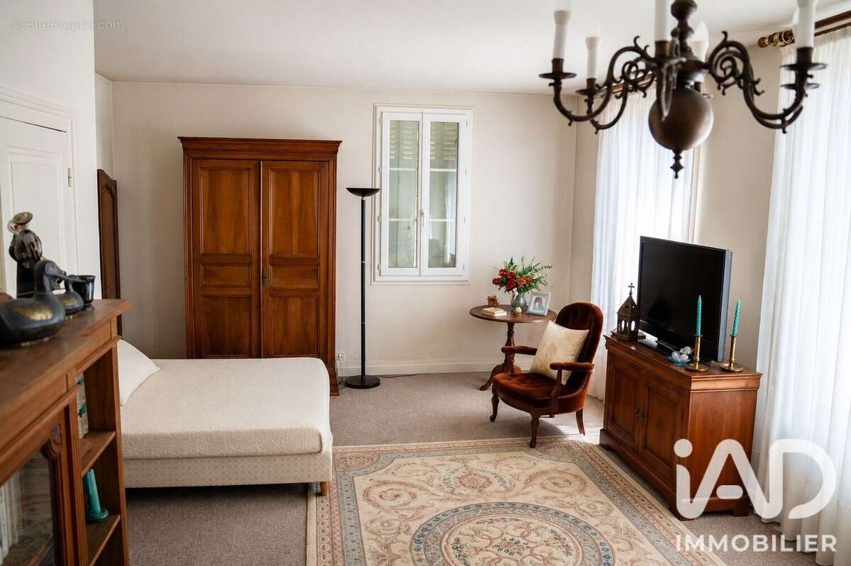 Maison 220 m² à Villeneuve-La-Guyard  - photo 7