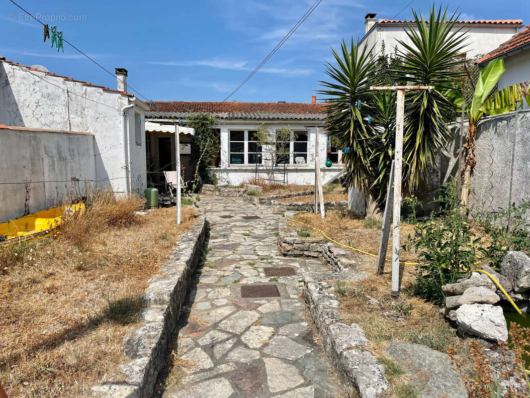 Ensemble immobilier au cœur de Saint-Trojan-les-Bains - photo 2