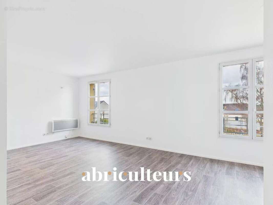 Appartement à SURVILLIERS
