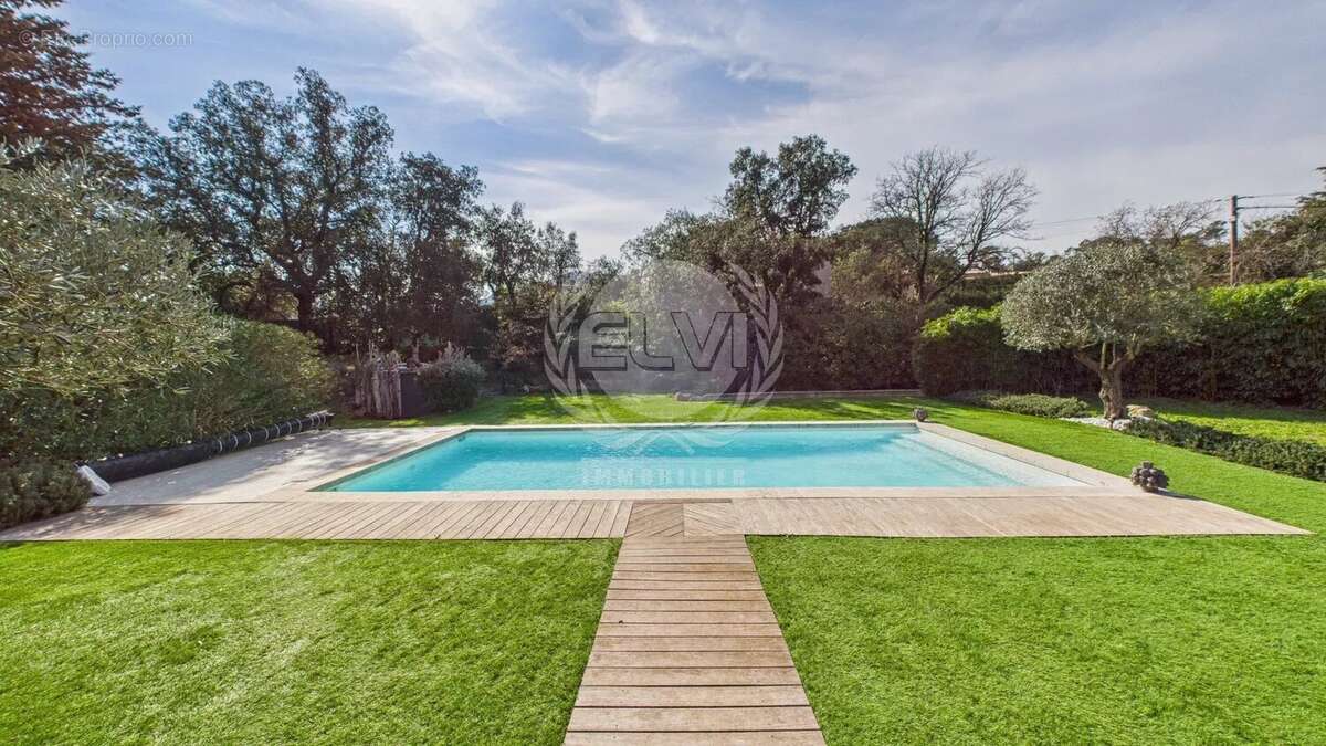 Maison à PLAN-DE-LA-TOUR