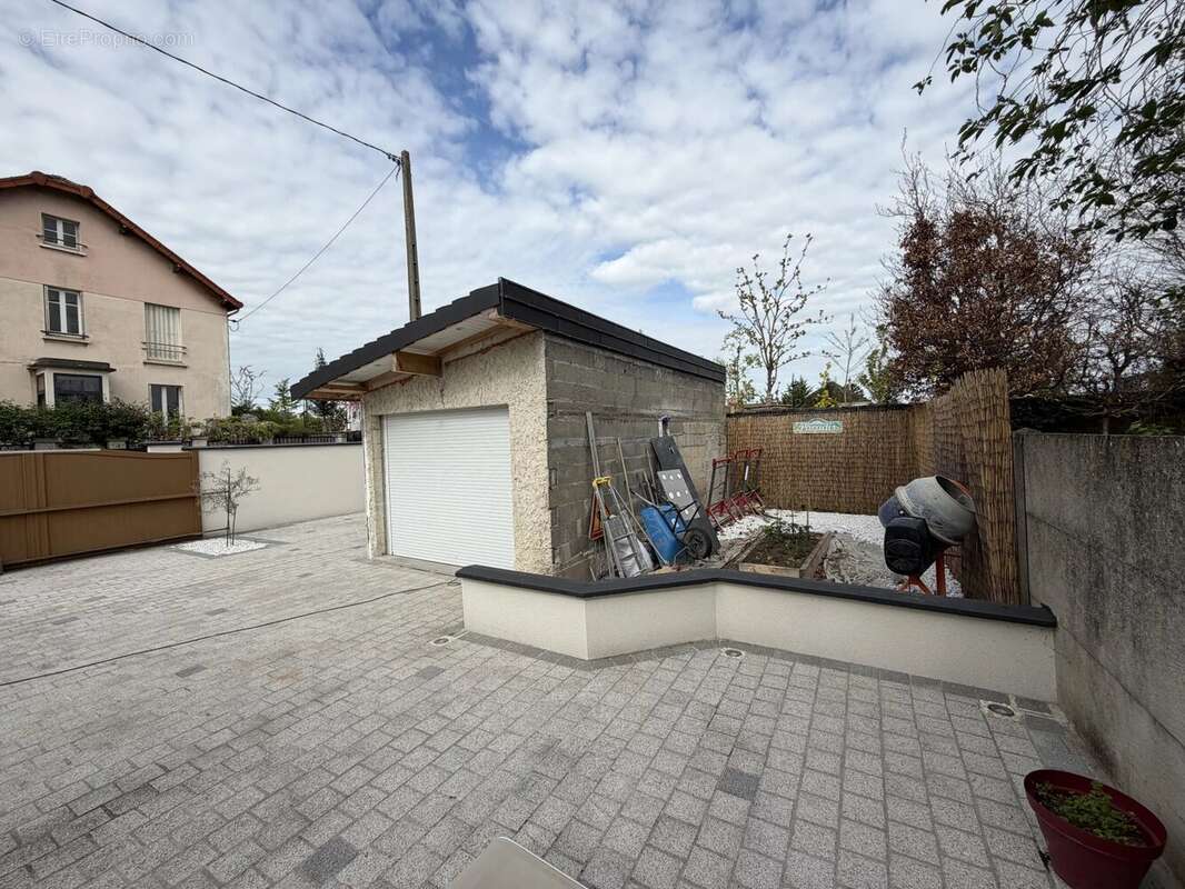 Parking à SARTROUVILLE