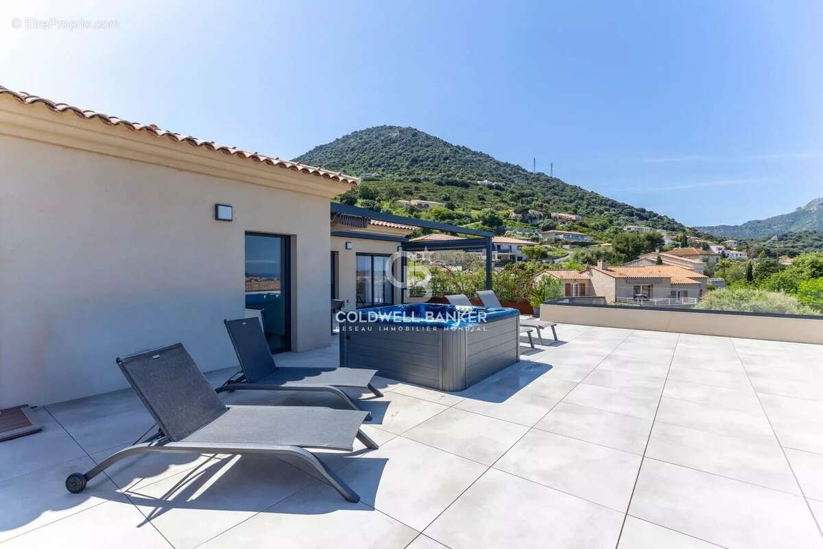 Appartement à L'ILE-ROUSSE