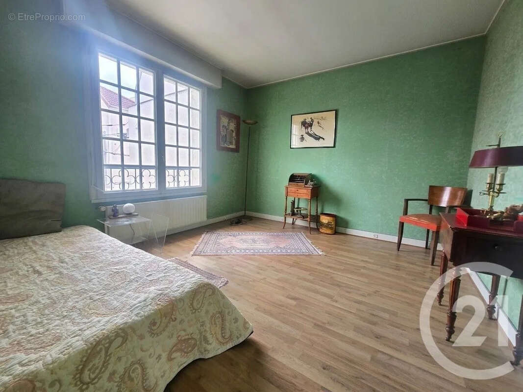 Maison à SAINT-MAUR-DES-FOSSES