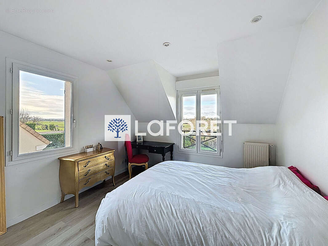 Maison à SAINT-NOM-LA-BRETECHE