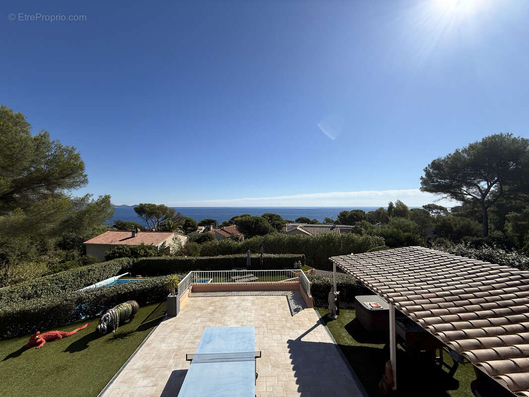 Maison à ROQUEBRUNE-SUR-ARGENS