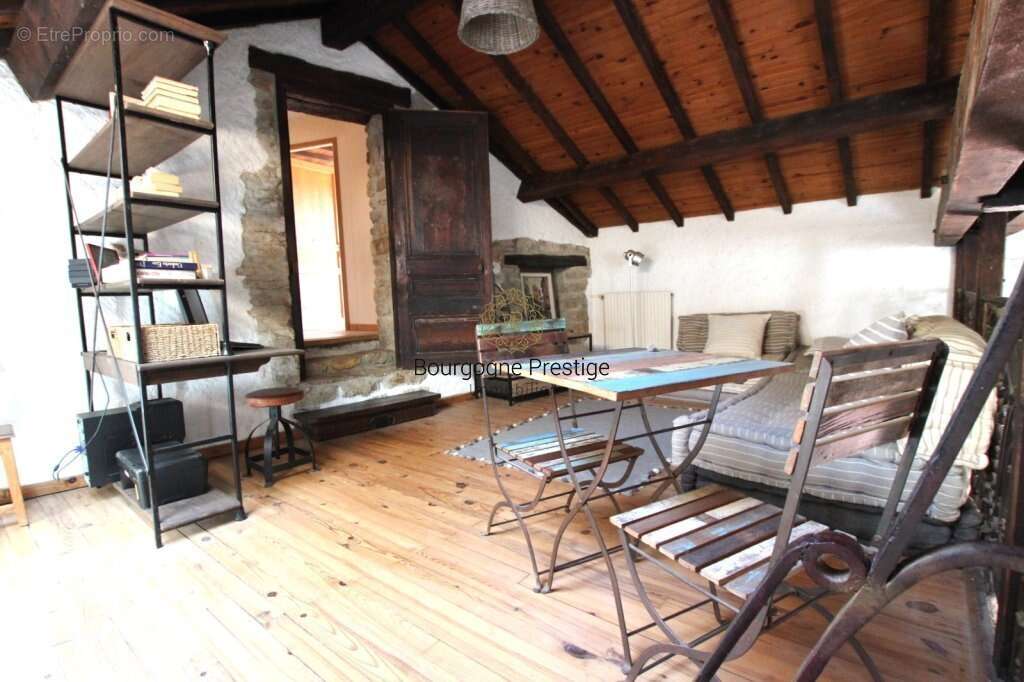Maison de caractere 231 m² avec piscine, dependances et plus d'un hectare de terrain a tournus - photo 9