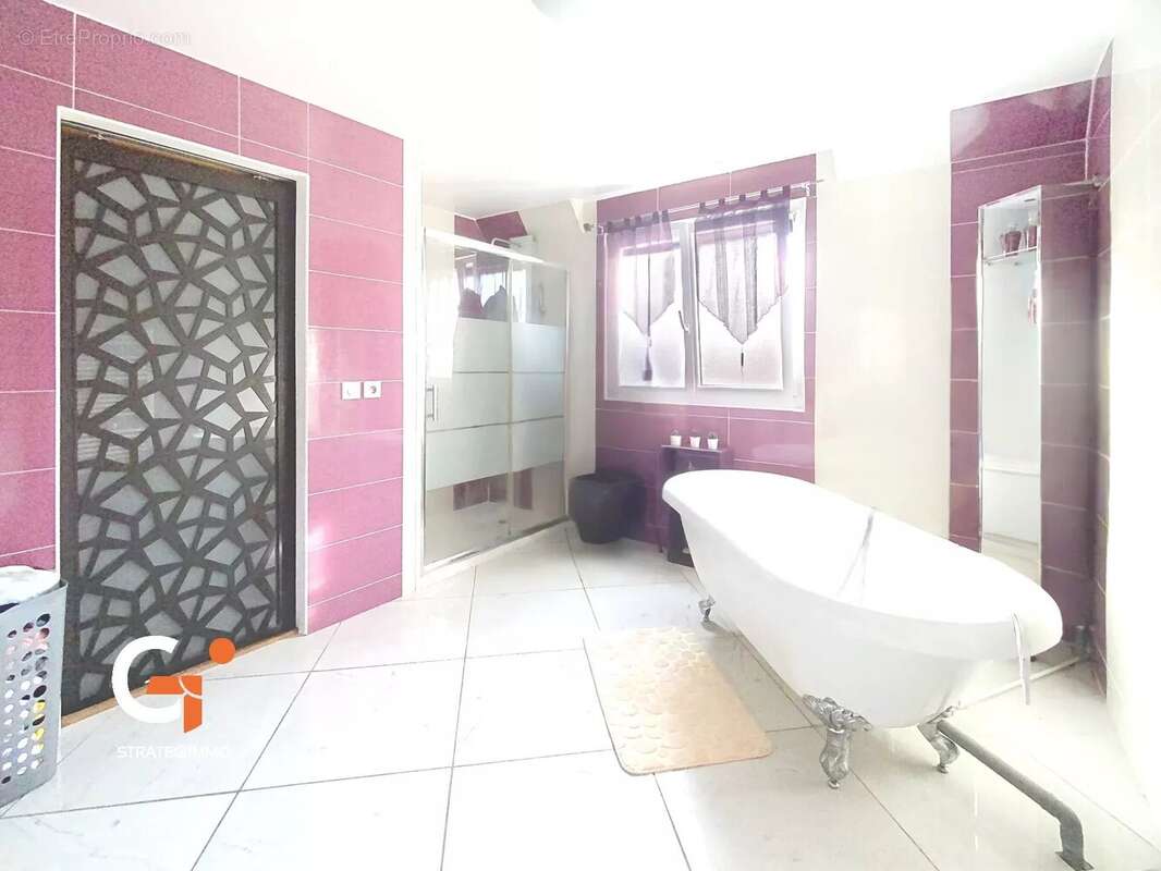 Maison à SAINT-ETIENNE-DU-ROUVRAY