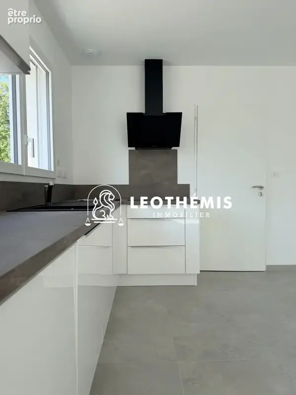Maison 96 m² à Saint-Sulpice-De-Royan  - photo 5