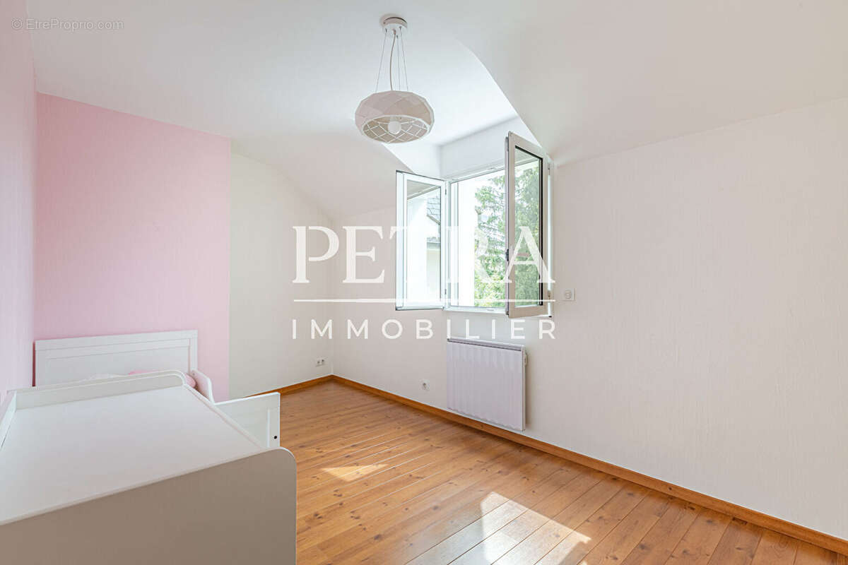 Maison à L'HAY-LES-ROSES