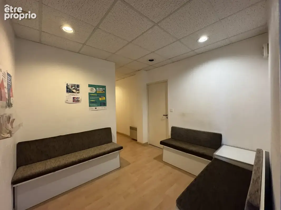 Immeuble de Bureaux, local commercial - Places de parking - photo 4