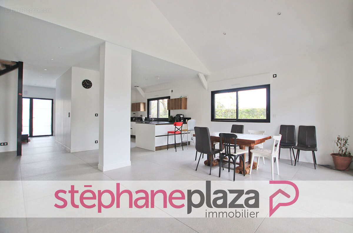 Maison à VERN-SUR-SEICHE