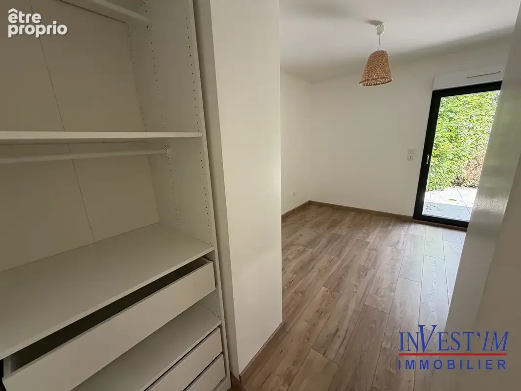 SAINT-GENIS-LAVAL -Maison de plain-pied rénovée - 126 m² - 4 chambres - Terrain 1 500 m² - photo 7