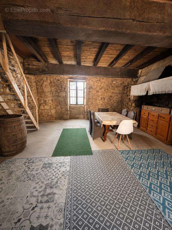 Maison 180 m² à Piegut-Pluviers  - photo 23