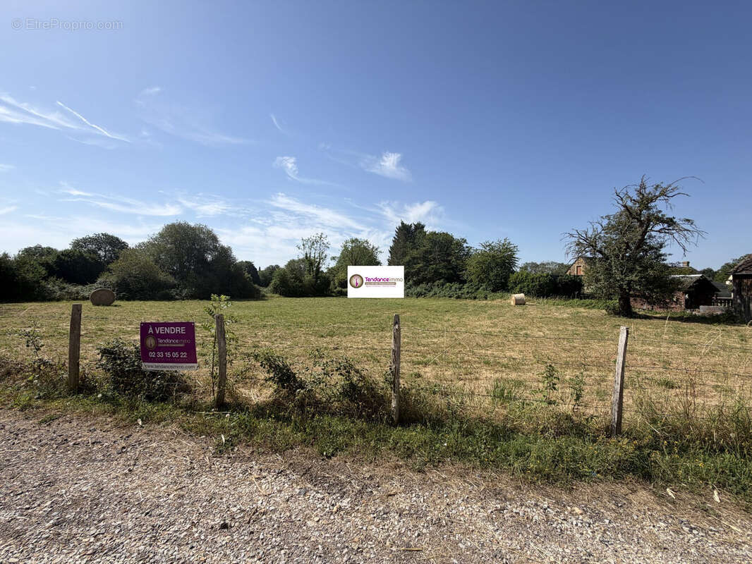 Terrain 3137 m² à Le Mele-Sur-Sarthe  - photo 2