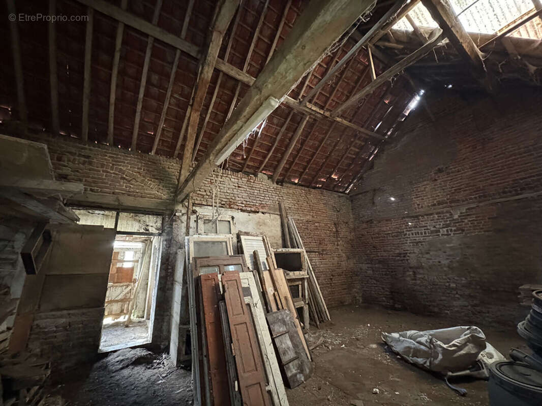 Longère individuelle à rénover avec sa grange sur 1042 m² à SAULTAIN - photo 5