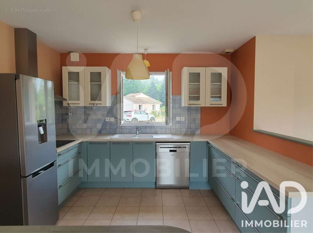 Maison 100 m² à Taponnat-Fleurignac  - photo 3