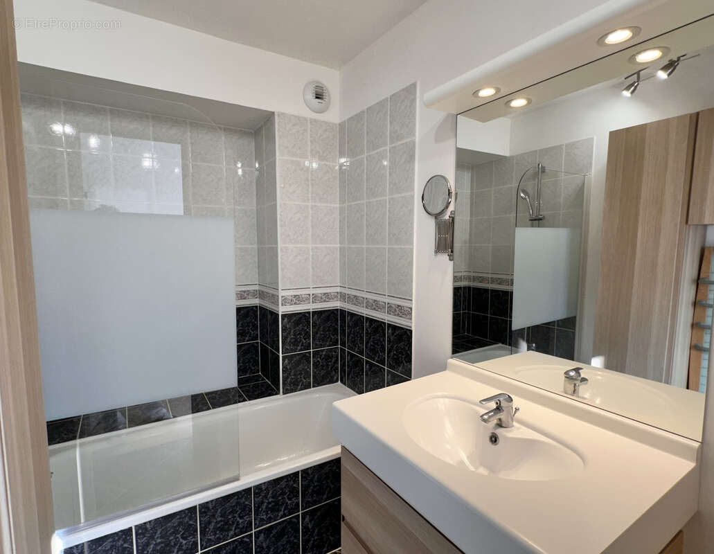 Appartement à GREZIEU-LA-VARENNE