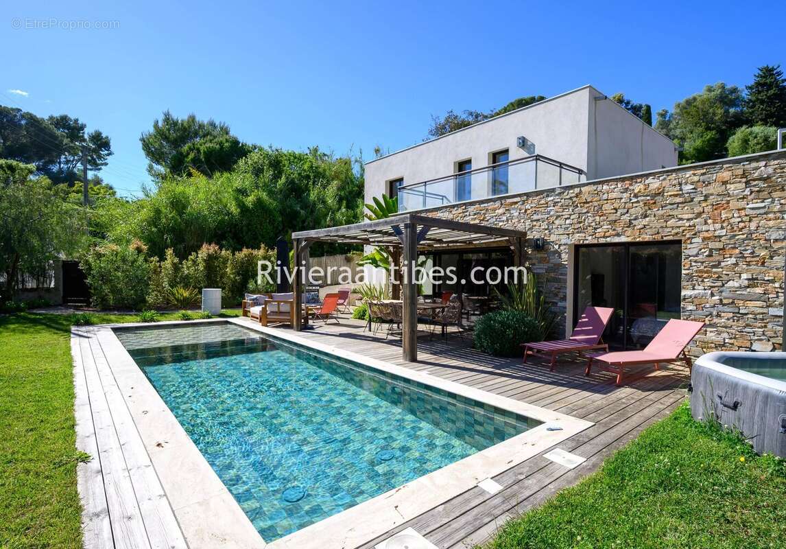 Maison à VALLAURIS