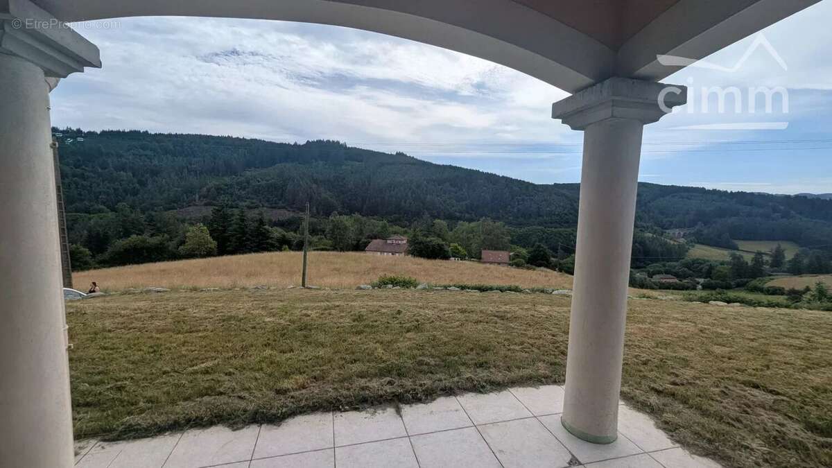 Villa en Haut Beaujolais avec des volumes exceptionnels, vue dégagée et fort potentiel extérieur - photo 3