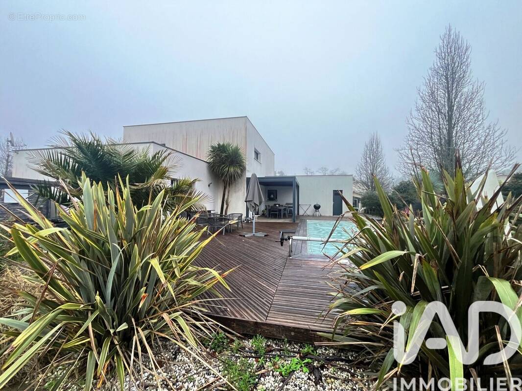 Photo 1 - Maison à SAINT-JEAN-D'ILLAC