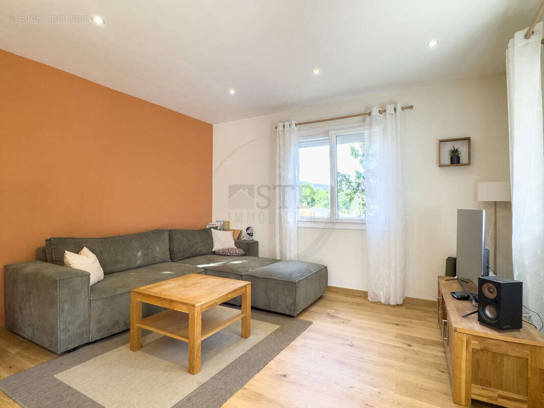 Maison 98 m² à Saint-Julien-En-Saint-Alban  - photo 5