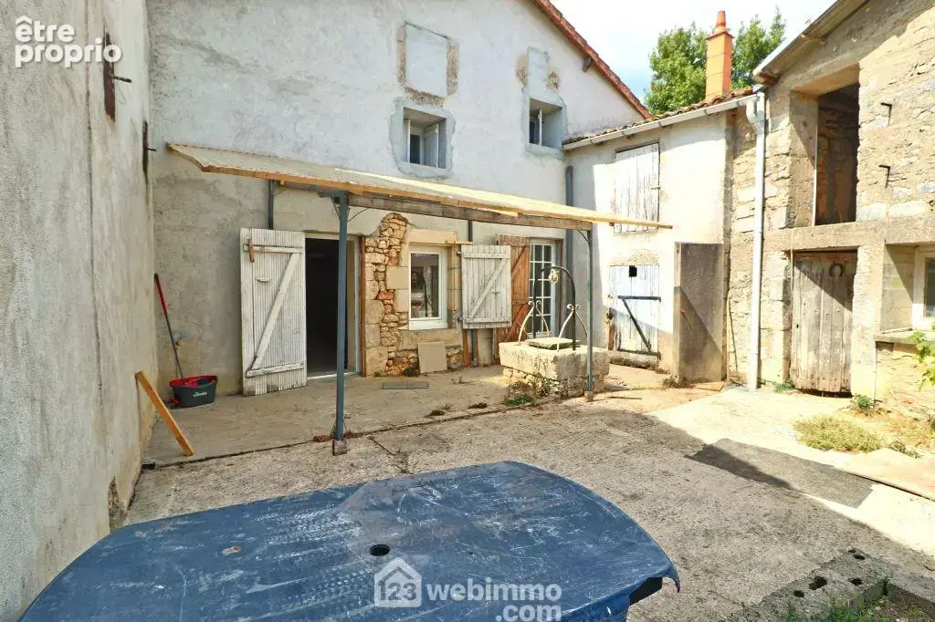 A l'extérieur, une terrasse sans vis-à-vis, - Maison à CEAUX-EN-COUHE