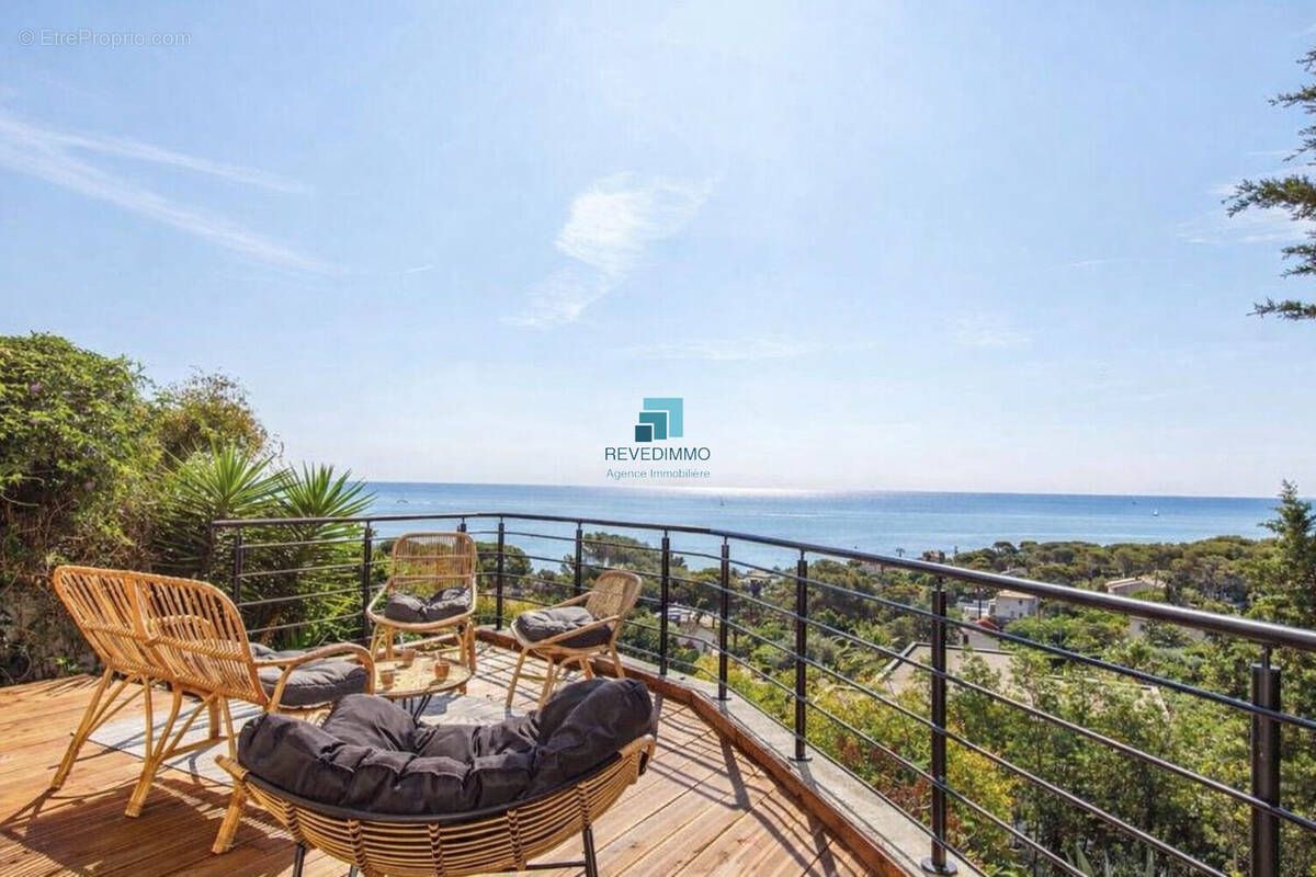 Appartement à ROQUEBRUNE-SUR-ARGENS