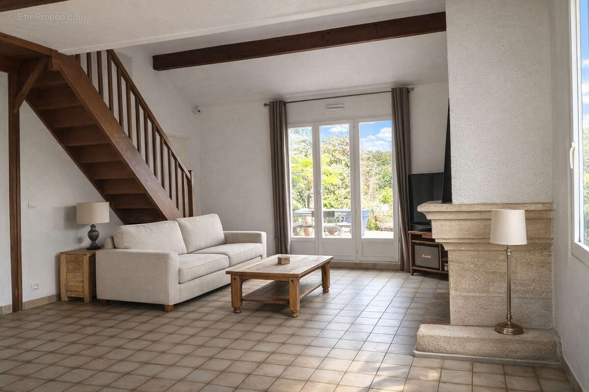 Maison à VOISINS-LE-BRETONNEUX