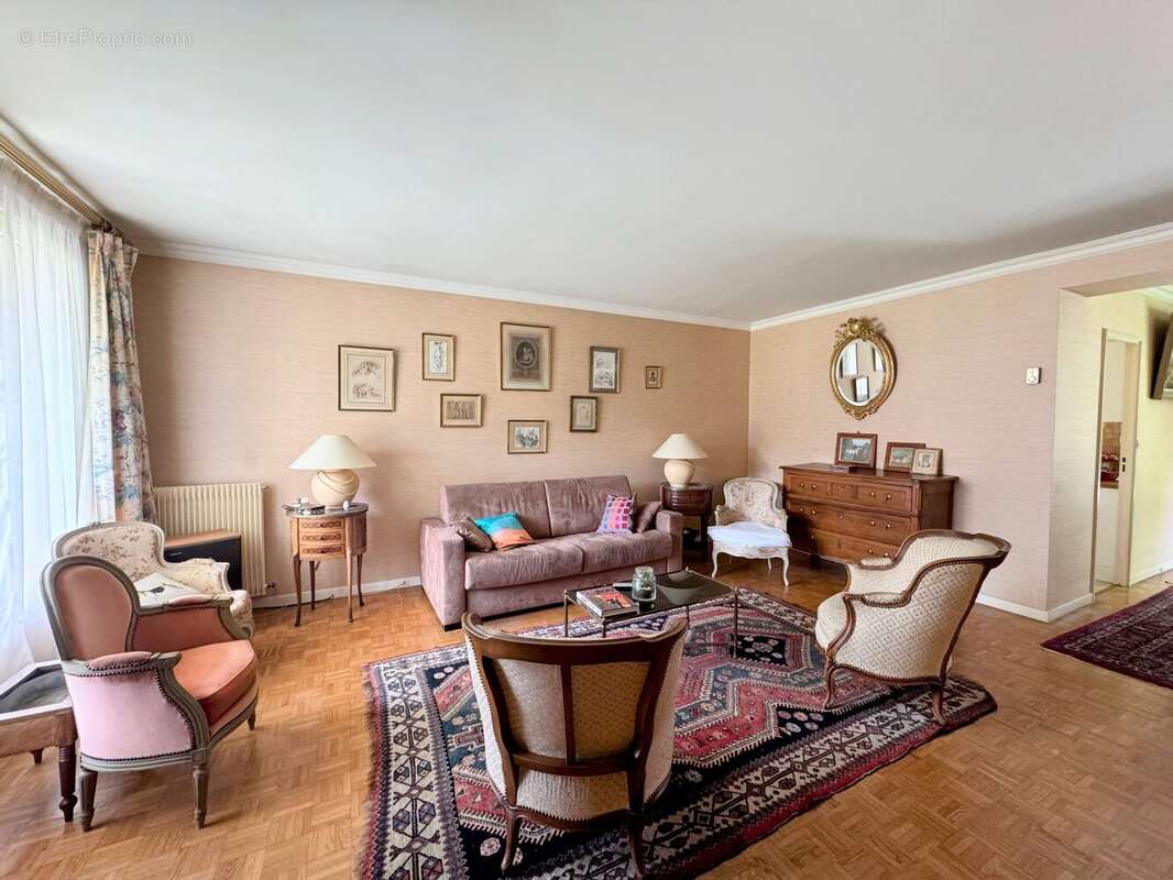 Maison à LE MESNIL-SAINT-DENIS