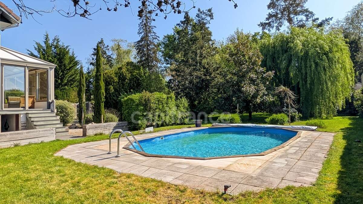 A vendre à 5 mn de Chalon-Sur-Saône (71) cette villa authentique de 189 m² 7 pièces 5 chambres 1 bureau et terrain de 2310 m² - photo 18