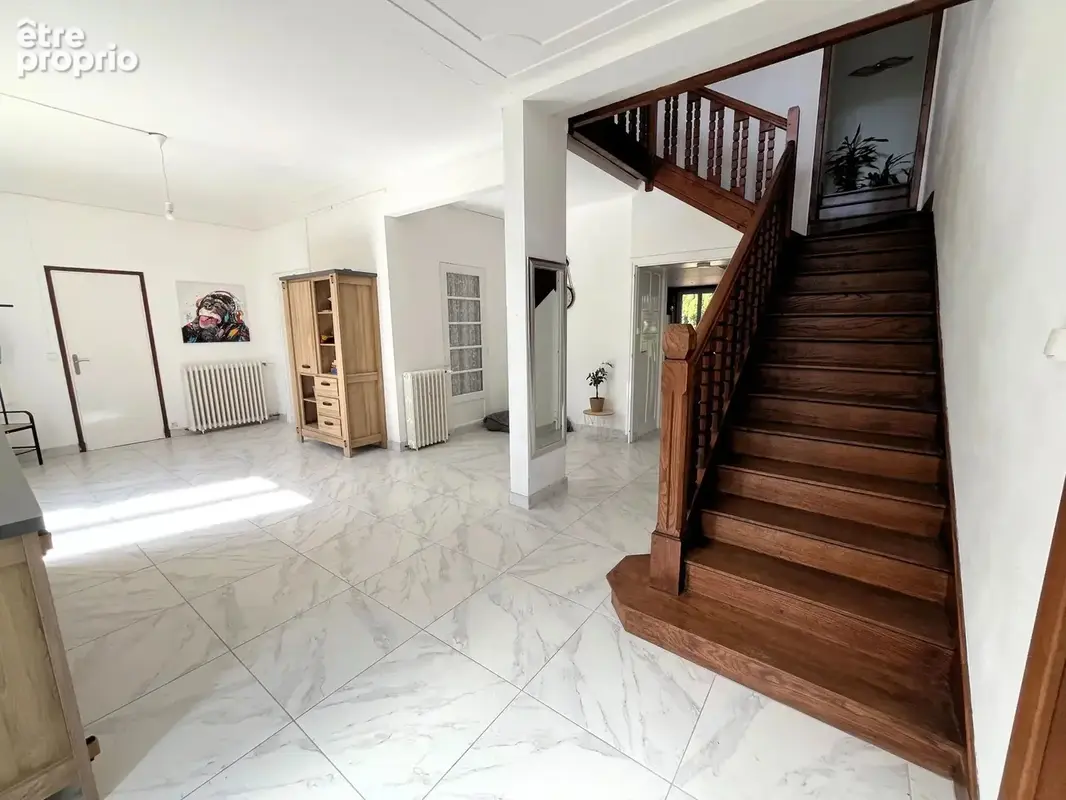 Maison 257m², 5 chambres, 3249m² de terrain, grande dépendance - photo 2
