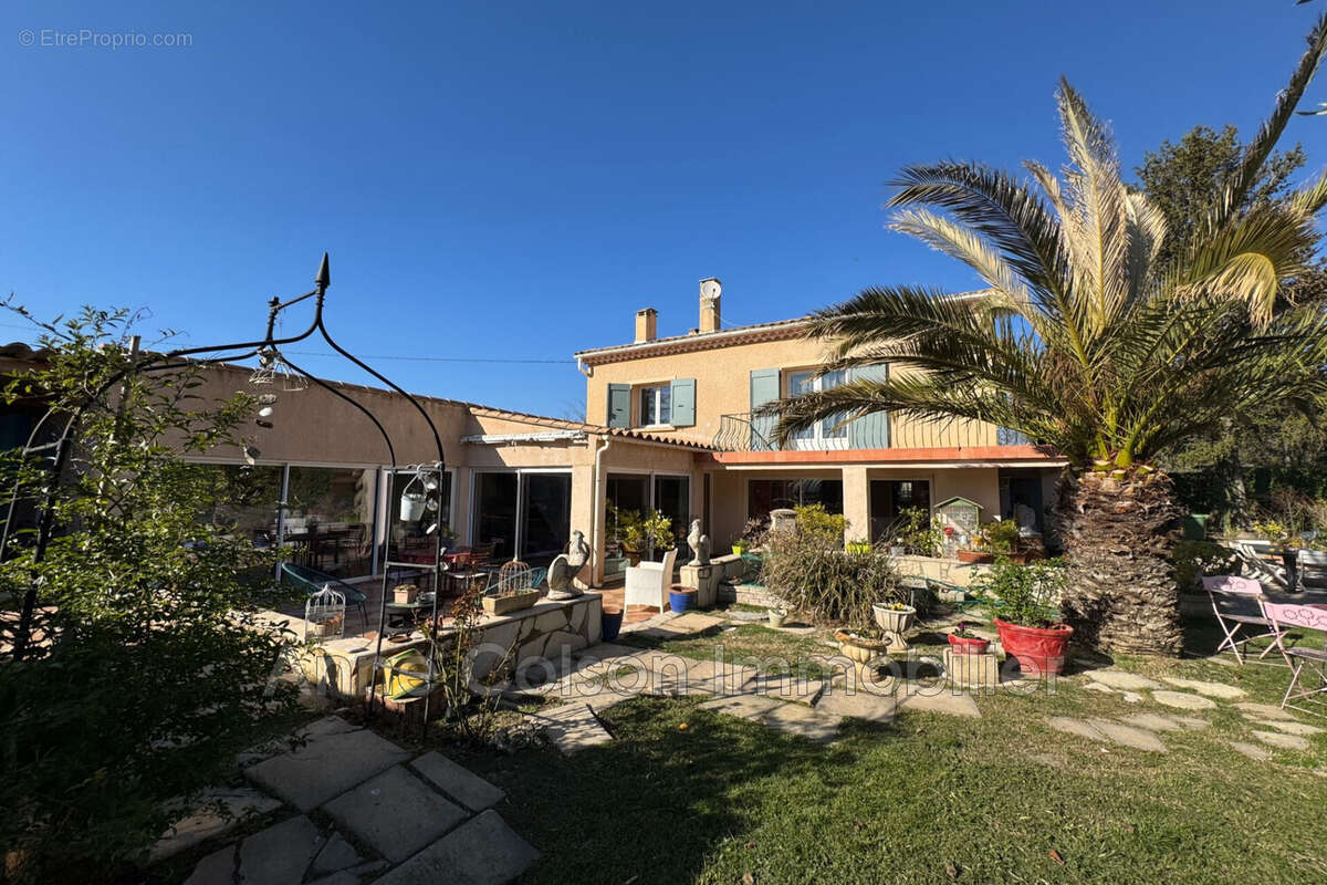 Maison à MEYRARGUES