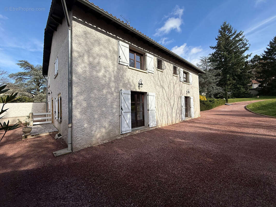 Maison à COMMELLE-VERNAY