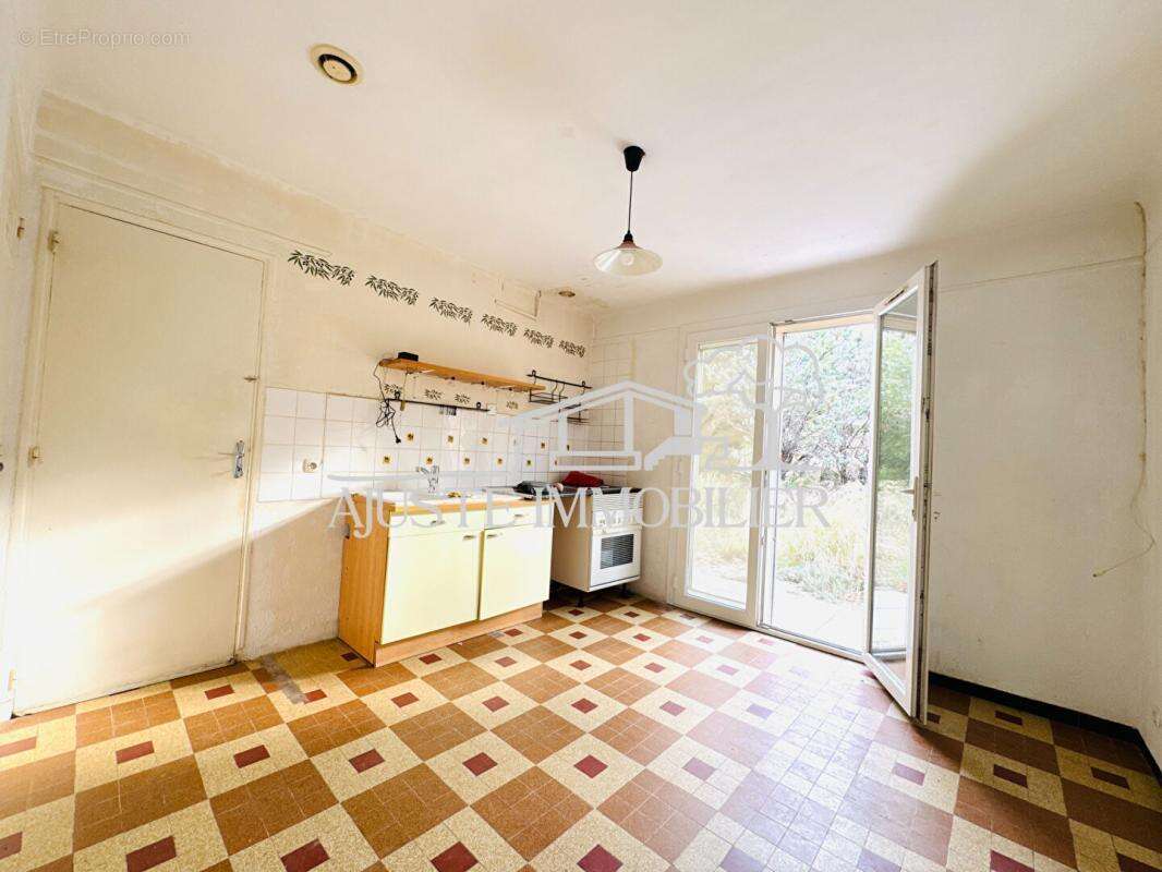 Maison à LA FARE-LES-OLIVIERS