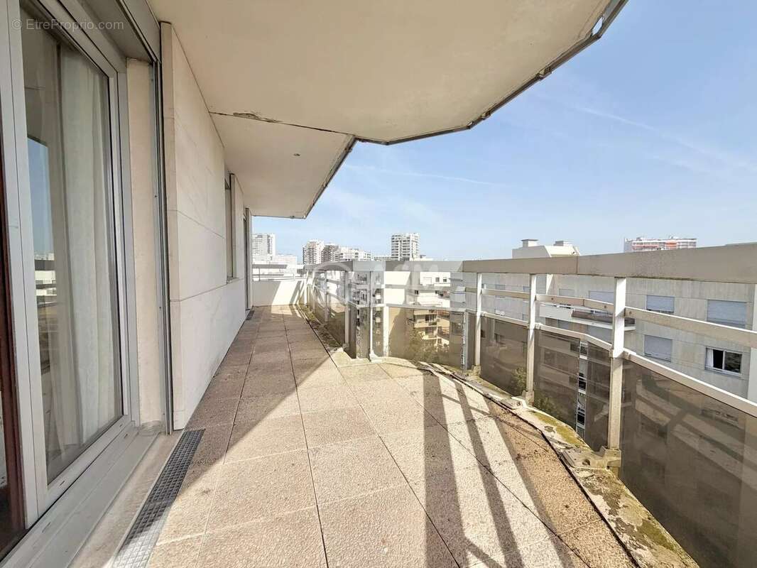 Appartement à COURBEVOIE