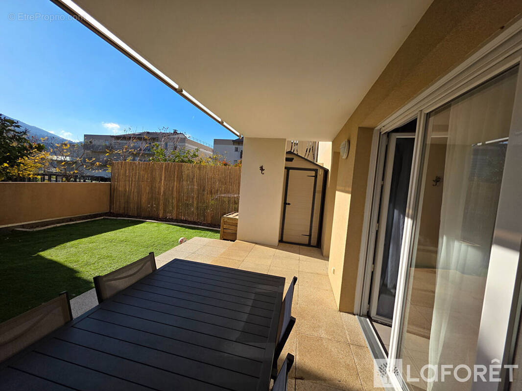 Appartement à CARROS