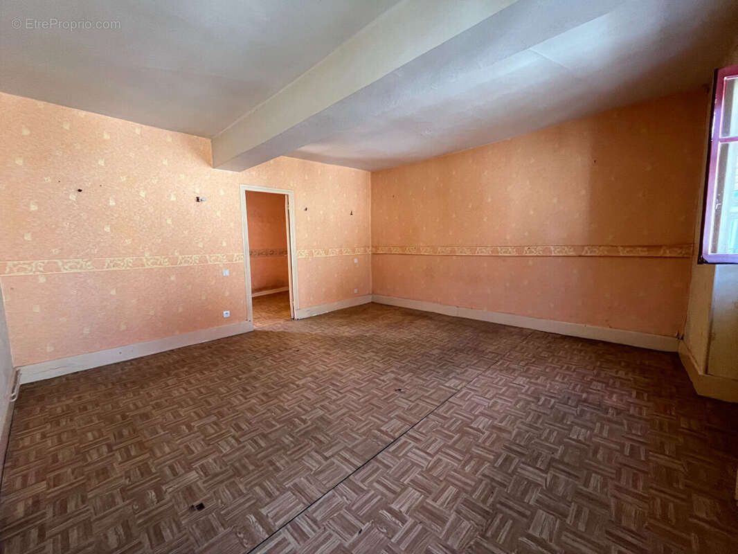 Maison à SAINT-PIERRE-LE-MOUTIER