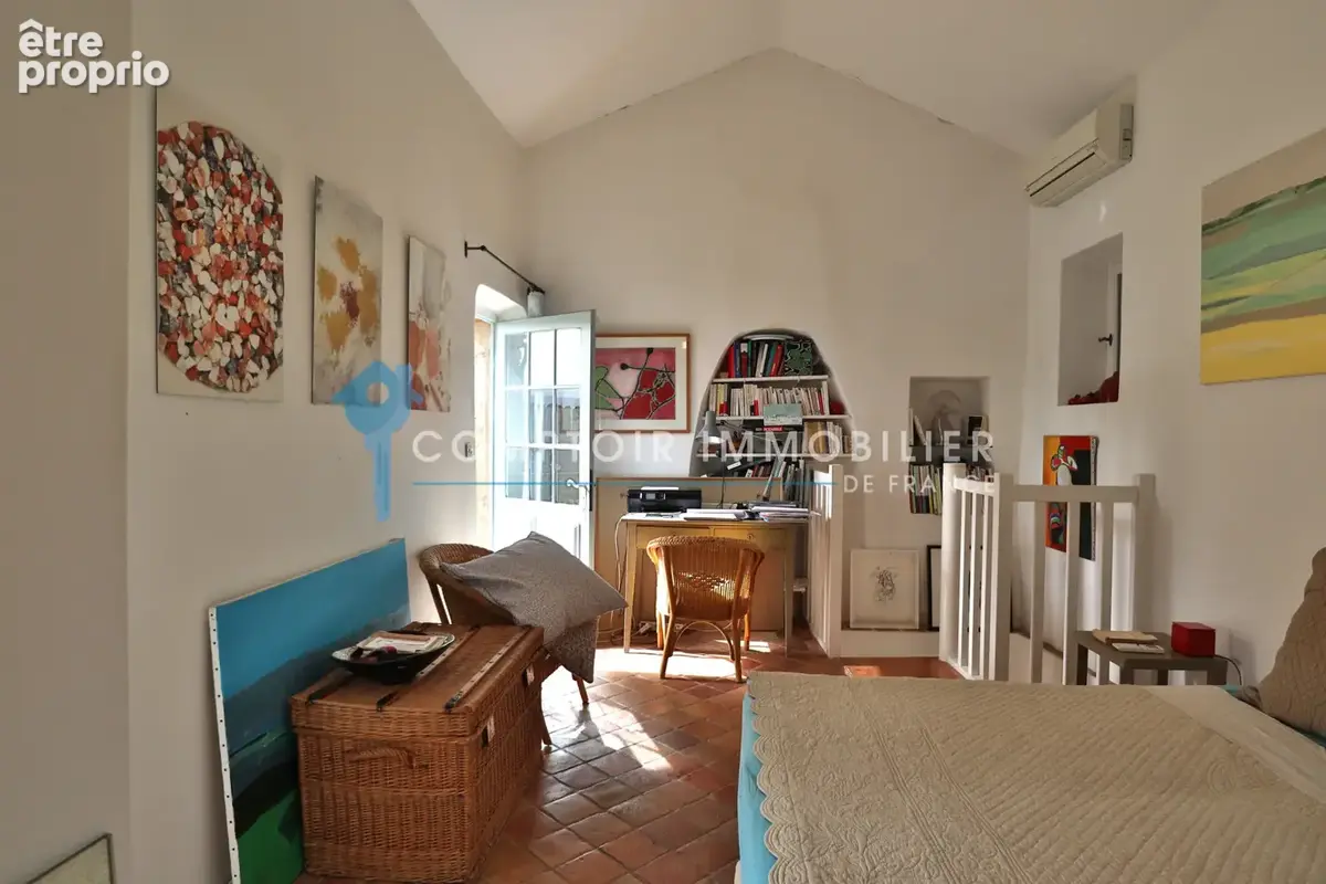 Dept 84 - Goult - Ravissante et atypique propriété en pierre 150 m2 + terrain avec garage et piscine non atten - photo 15
