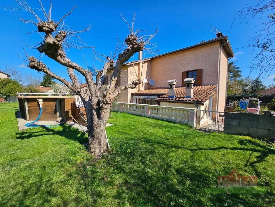 VIENNE,  Villa T7 de 170m² avec un terrain de 1500m² avec dépendances - photo 2