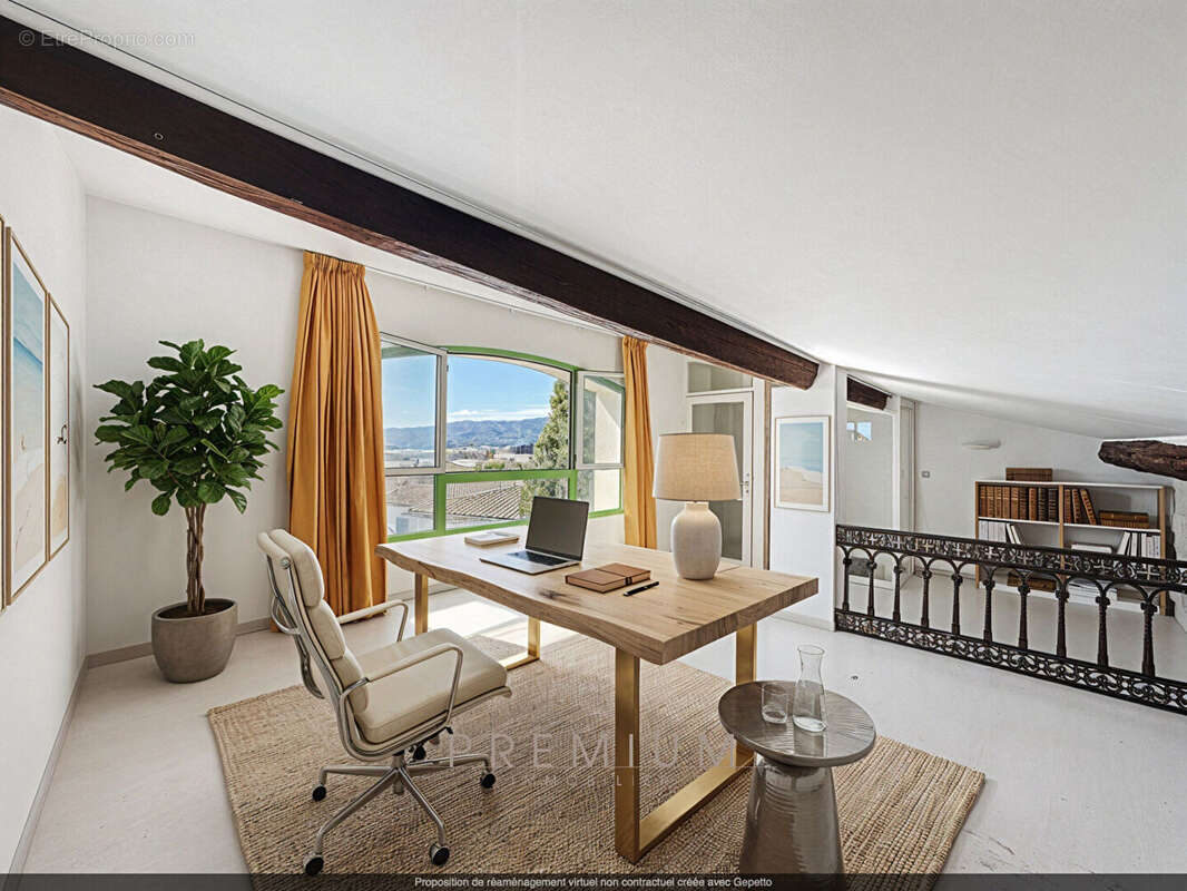 Maison à VIC-LA-GARDIOLE