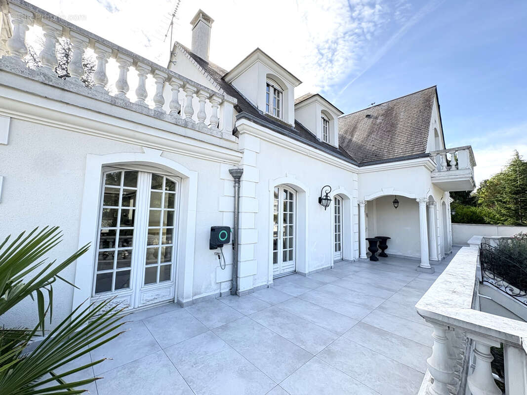 Maison à CHENNEVIERES-SUR-MARNE