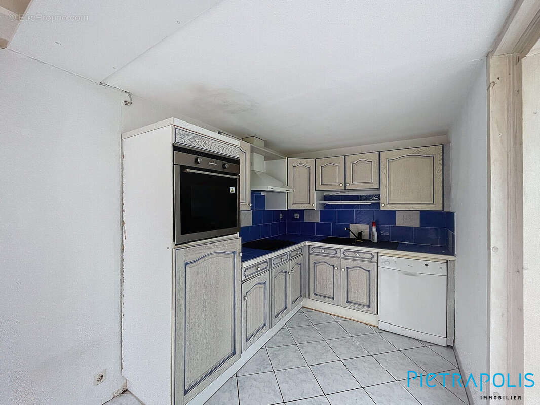 Maison à VIC-LA-GARDIOLE