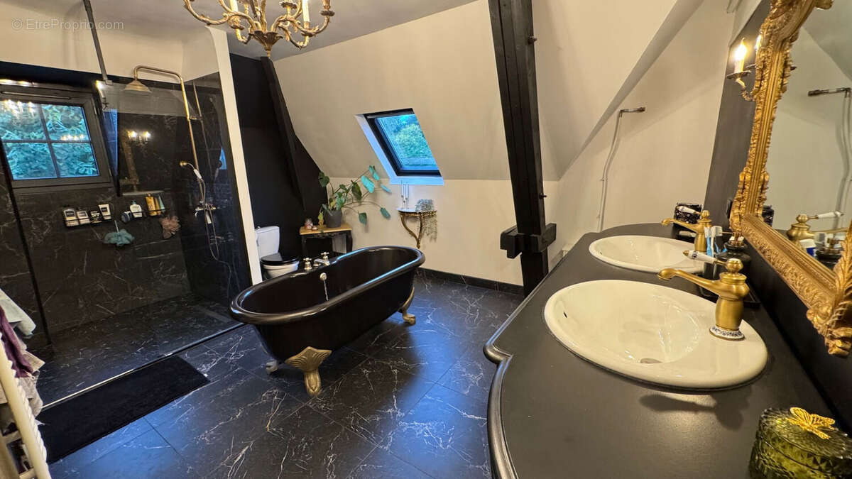 Maison à SAINT-CHRISTOPHE-EN-BAZELLE