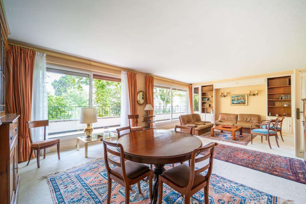 Appartement à VILLE-D'AVRAY