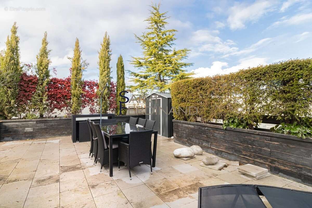 Appartement à NEUILLY-SUR-SEINE